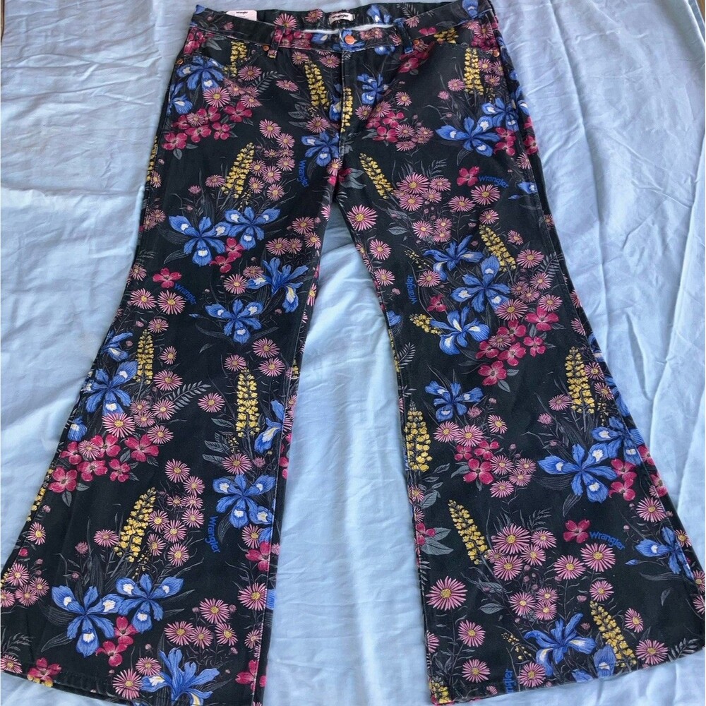 Wrangler Wanderer 622 Jeans Womens 35x30 Floral High Rise Flare Boho Hippie NWT
